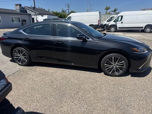 Used 2024 Lexus ES 300h w/ Premium Package image 4