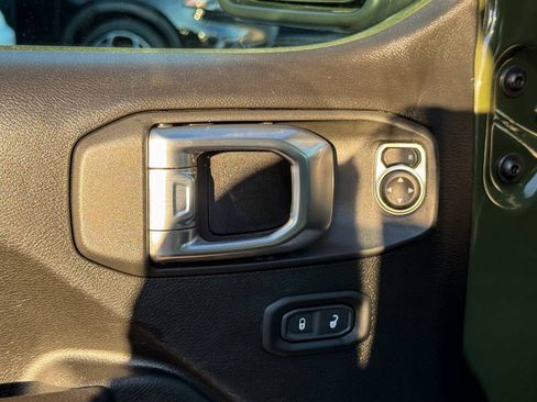 Used 2024 Jeep Wrangler Unlimited AWD/4WD image 26