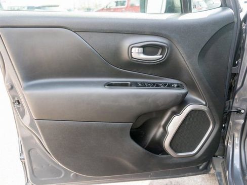 Used 2023 Jeep Renegade Latitude AWD/4WD image 18