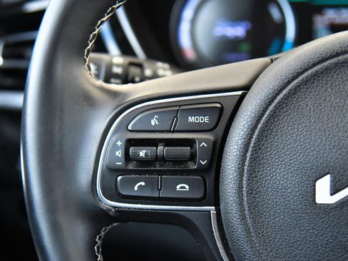 Used 2022 Kia Niro EX FWD image 32