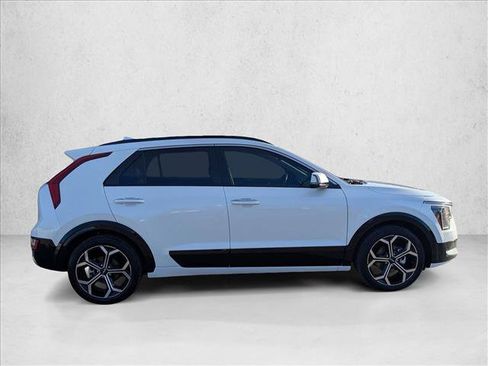 Used 2023 Kia Niro SX Touring FWD image 4