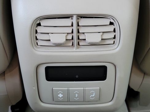 Used 2006 Cadillac DTS w/ Trunk Convenience Package image 18