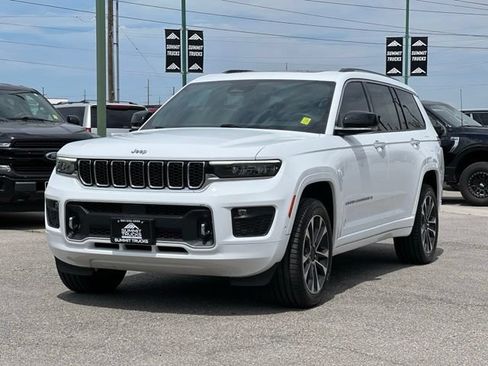 Used 2023 Jeep Grand Cherokee L Overland w/ Luxury Tech Group IV AWD/4WD image 3
