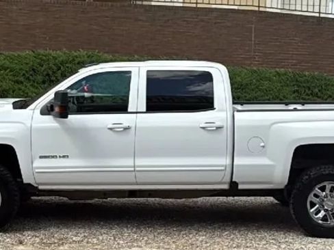 Used 2019 Chevrolet Silverado 2500 LT AWD/4WD image 2