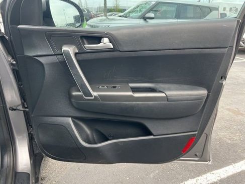 Used 2017 Kia Sportage LX image 28