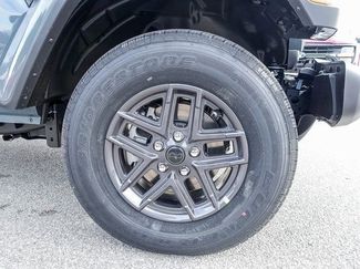 New 2025 Jeep Gladiator Sport video 4