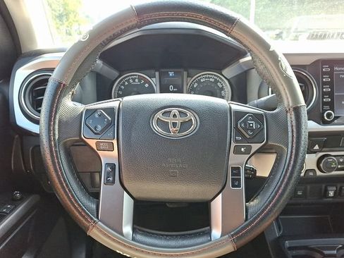 Used 2021 Toyota Tacoma SR5 AWD/4WD image 18