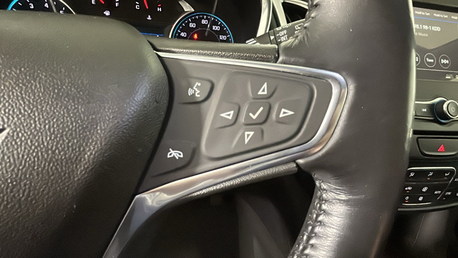 Used 2019 Chevrolet Equinox LT FWD image 21