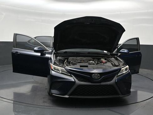 Used 2018 Toyota Camry SE w/ Moonroof Package FWD image 36