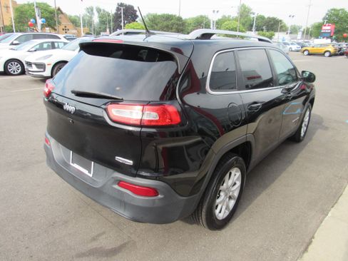 Used 2018 Jeep Cherokee Latitude FWD image 5