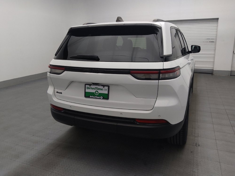 Used 2023 Jeep Grand Cherokee Altitude AWD/4WD image 7