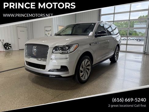 Used 2022 Lincoln Navigator 4WD image 1
