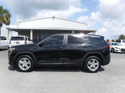 Used 2022 GMC Terrain SLE w/ LPO, Floor Liner Package FWD image 1