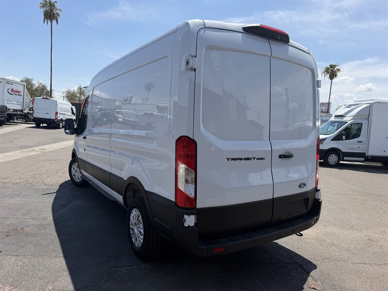 Used 2026 Ford Transit 250 148 Medium Roof RWD image 5