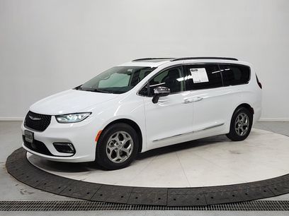 Used 2023 Chrysler Pacifica Limited