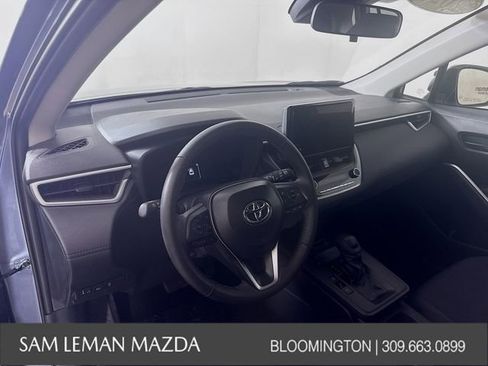 Used 2026 Toyota Corolla Cross LE image 9