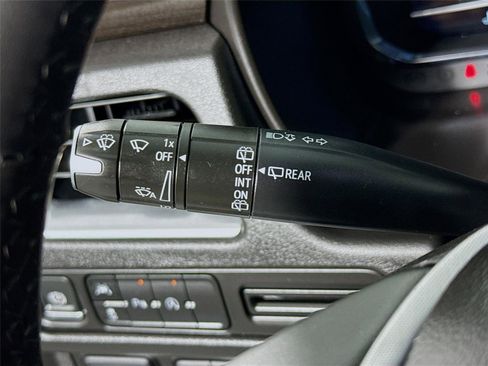 Used 2024 GMC Yukon SLE w/ Gmc Pro Safety Plus Package image 5