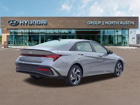 Used 2025 Hyundai Elantra Sport image 5