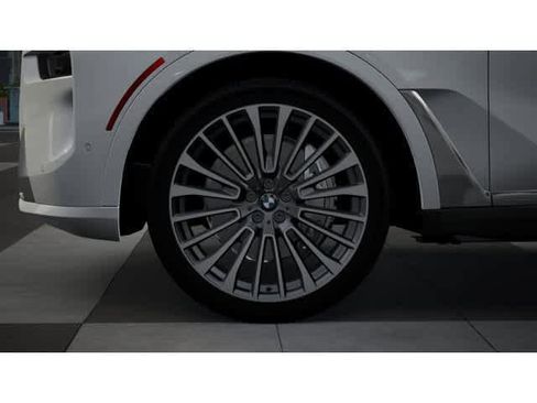 New 2026 BMW X7 xDrive40i image 7
