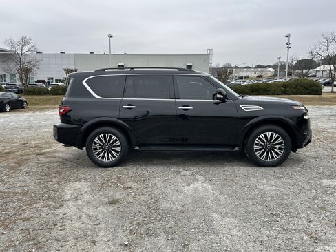 Used 2022 Nissan Armada SL w/ Midnight Edition Package image 4