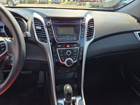 Used 2015 Hyundai Elantra GT FWD image 7