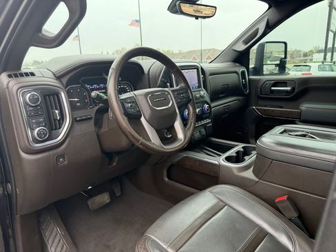 Used 2022 GMC Sierra 2500 Denali w/ Denali Black Diamond Edition AWD/4WD image 22