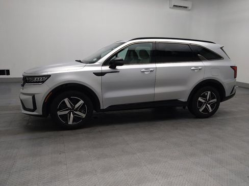 Used 2021 Kia Sorento S image 2