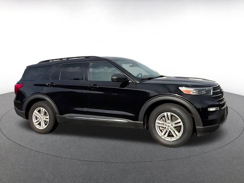 Used 2023 Ford Explorer XLT w/ Equipment Group 202A RWD image 15