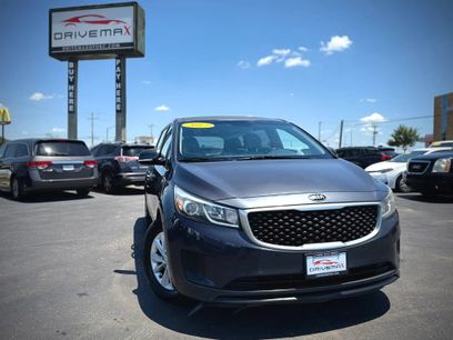 Used 2017 Kia Sedona LX w/ LX Essentials Premium Package