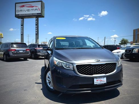 Used 2017 Kia Sedona LX w/ LX Essentials Premium Package FWD image 1