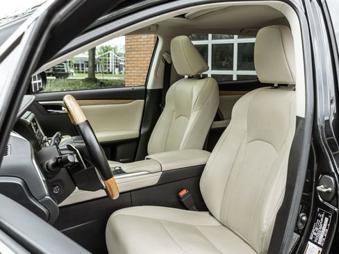 Used 2022 Lexus RX 450hL AWD w/ Premium Package image 6