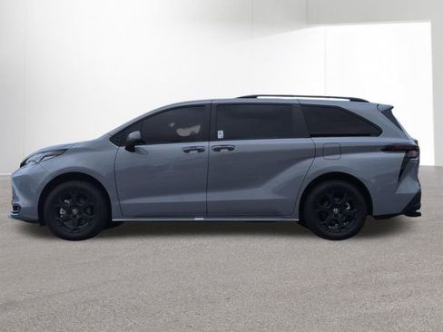 Used 2026 Toyota Sienna XLE Woodland Edition AWD/4WD image 9