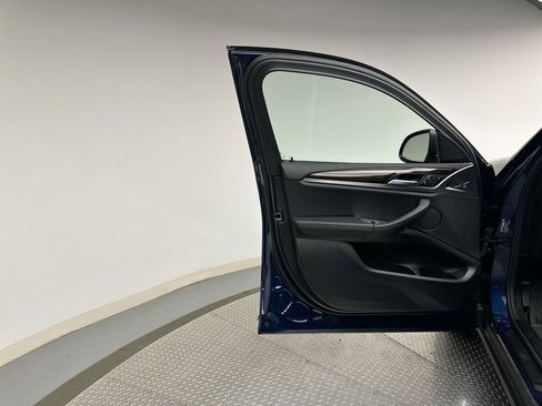 Used 2025 BMW X4 xDrive30i image 9