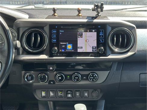 Used 2018 Toyota Tacoma TRD Off-Road w/ Technology Package image 23