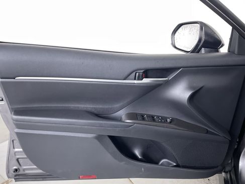 Used 2021 Toyota Camry LE image 10