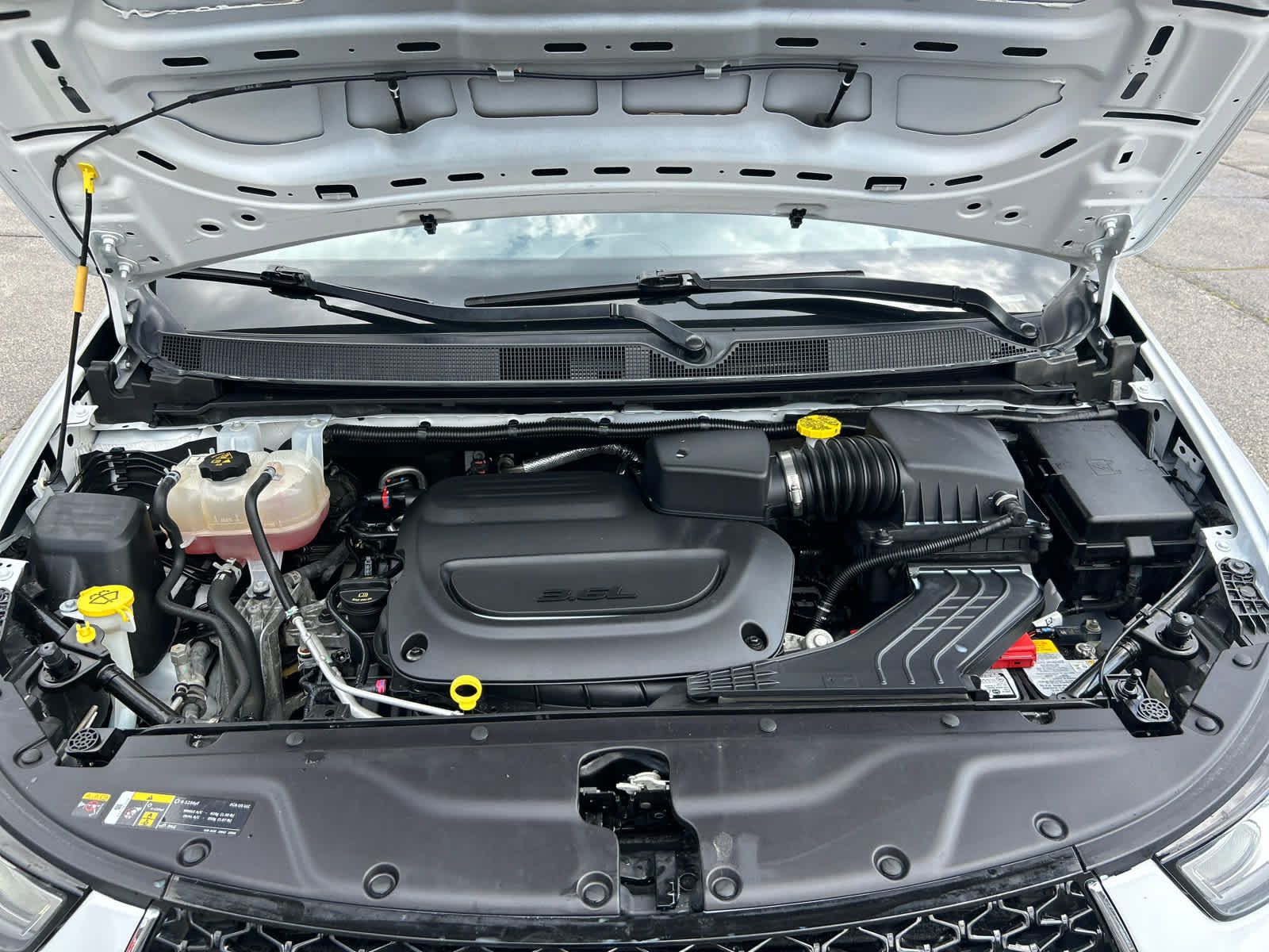 Used 2024 Chrysler Pacifica Touring FWD image 30