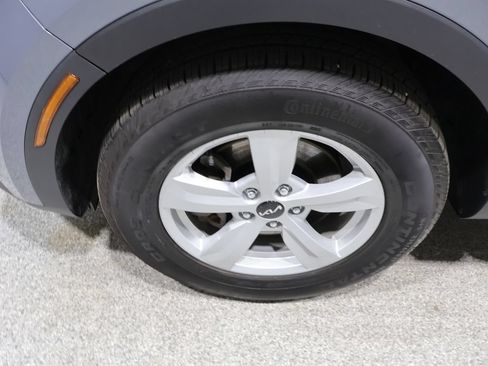 Used 2023 Kia Sorento LX FWD image 9