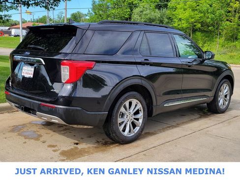 Used 2023 Ford Explorer XLT w/ Equipment Group 202A AWD/4WD image 3