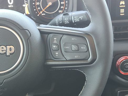 Used 2025 Jeep Wrangler Unlimited Rubicon w/ Convenience Group AWD/4WD image 32