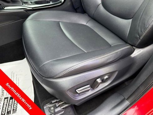 Used 2023 Toyota Corolla Cross XLE w/ Convenience Package image 17