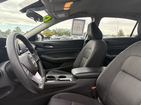 Used 2025 Nissan Altima 2.5 SV FWD image 15