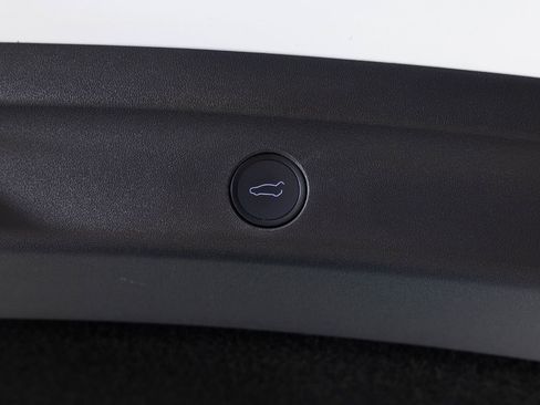 Used 2021 Tesla Model Y Long Range image 21