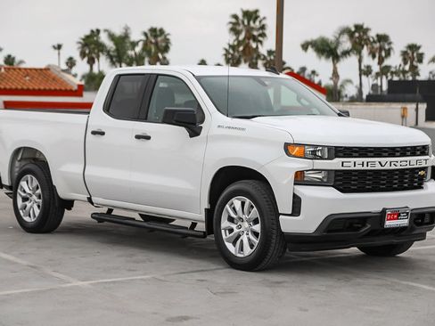 Used 2020 Chevrolet Silverado 1500 Custom w/ Custom Value Package image 4