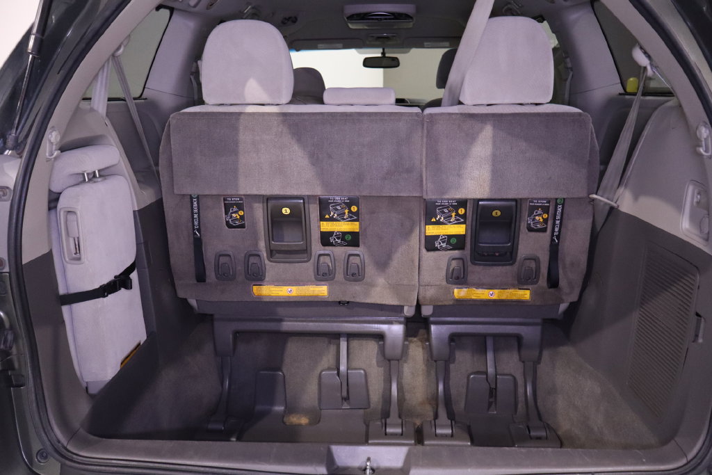 Used 2012 Toyota Sienna LE FWD image 30