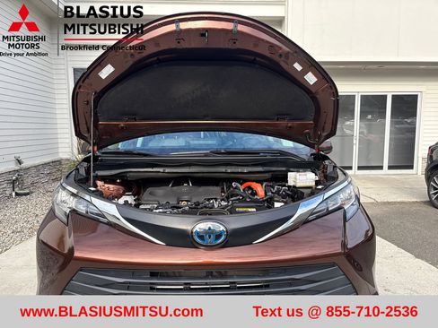 Used 2022 Toyota Sienna XLE AWD/4WD image 60