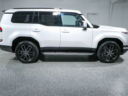 Used 2025 Lexus GX 550 w/ Accessory Package (2T) AWD/4WD image 6