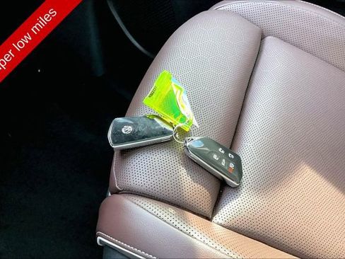 Used 2025 Volkswagen ID. Buzz Pro S Plus AWD/4WD image 11