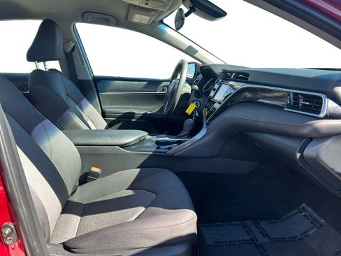 Used 2018 Toyota Camry LE image 16