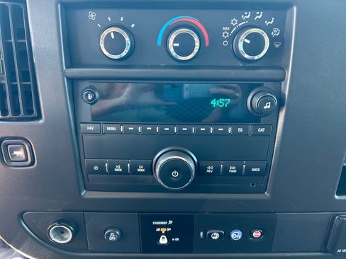 Used 2020 Chevrolet Express 3500 Extended RWD image 23