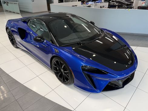 Used 2023 McLaren Artura RWD image 7